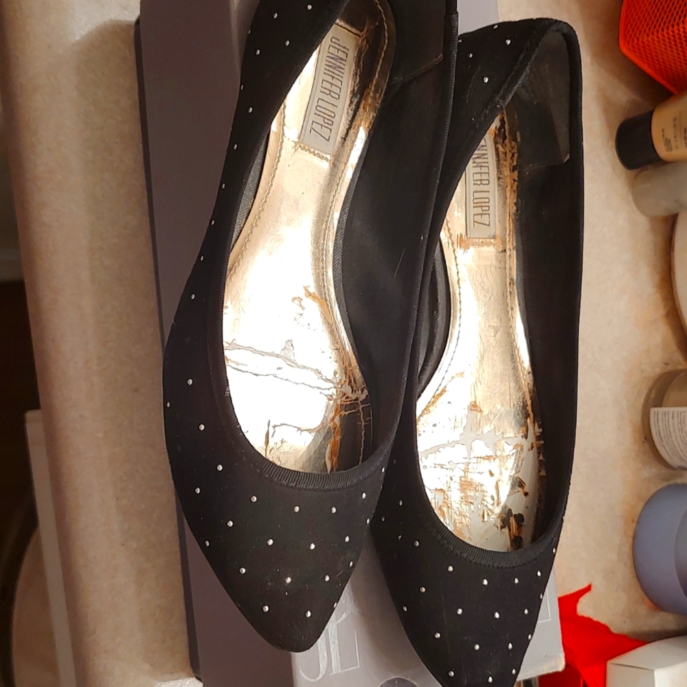 Jennifer Lopez black flat shoes